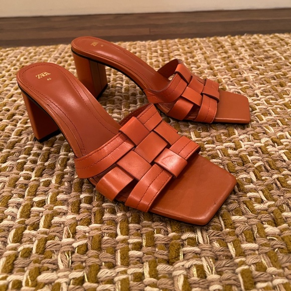 Zara Heeled Leather Sandal - Picture 7 of 7